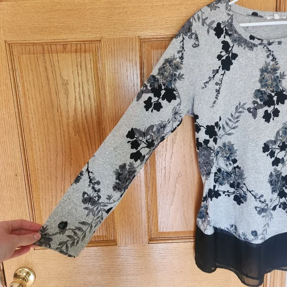 Maurices Long Sleeve - Picture 2 of 8